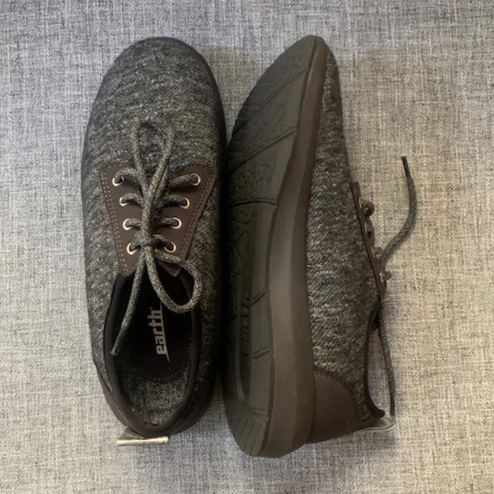 earth boomer sneaker